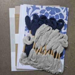Blå Pioner, broderikit kudde