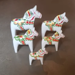 Dalahäst vit