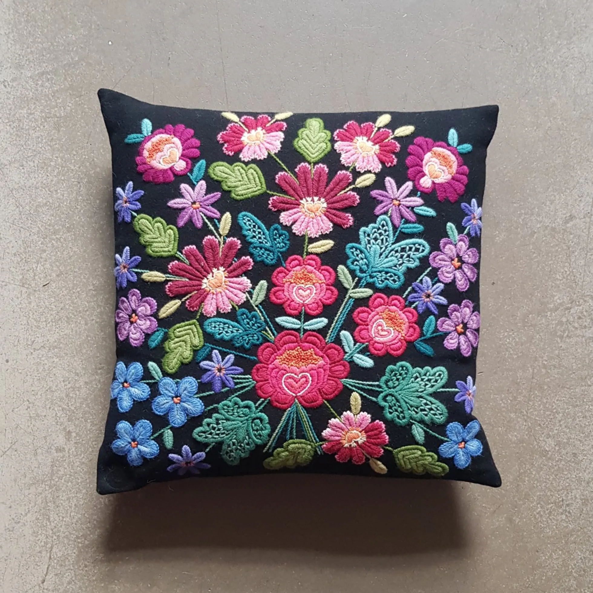 Eden, broderikit