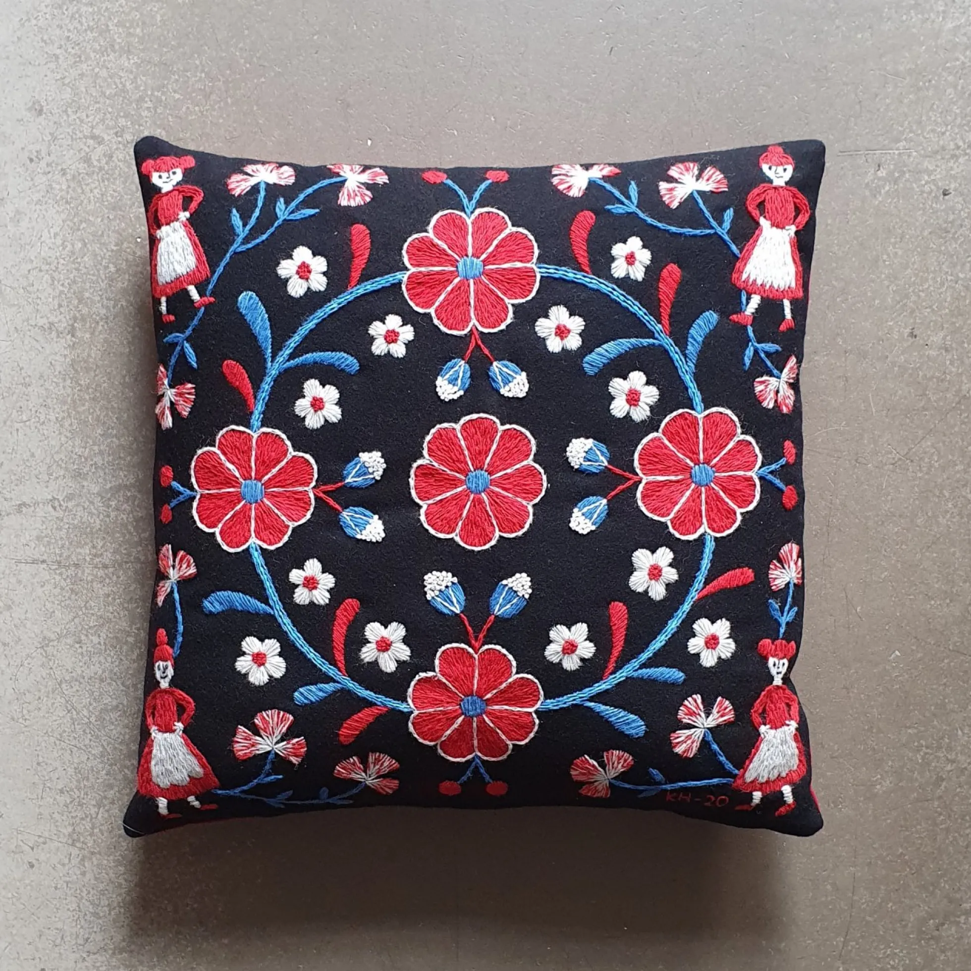 Flickorna, broderikit