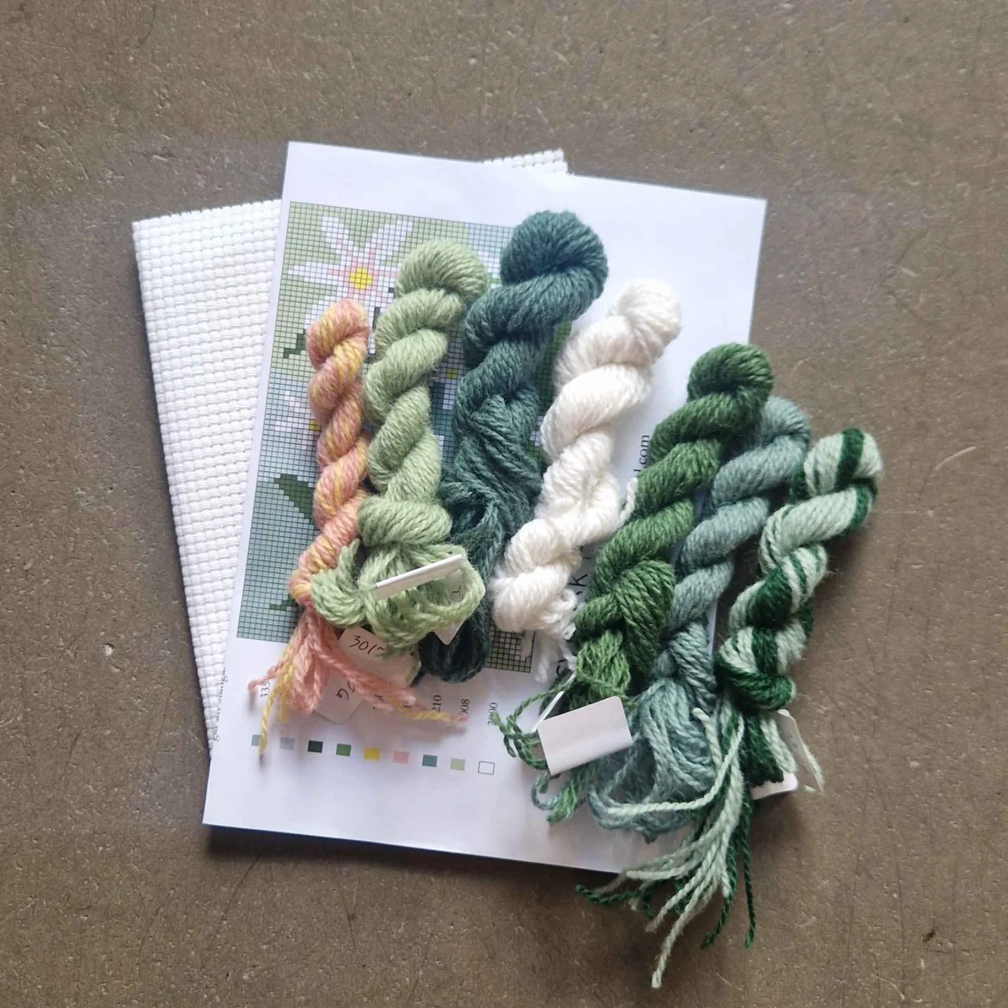 Jennys Vitsippa börs, broderikit