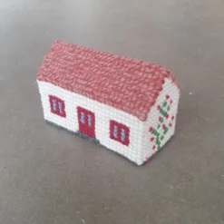 Kalkstenshus, broderikit