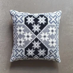 Lillis Hjärtan grå, broderikit