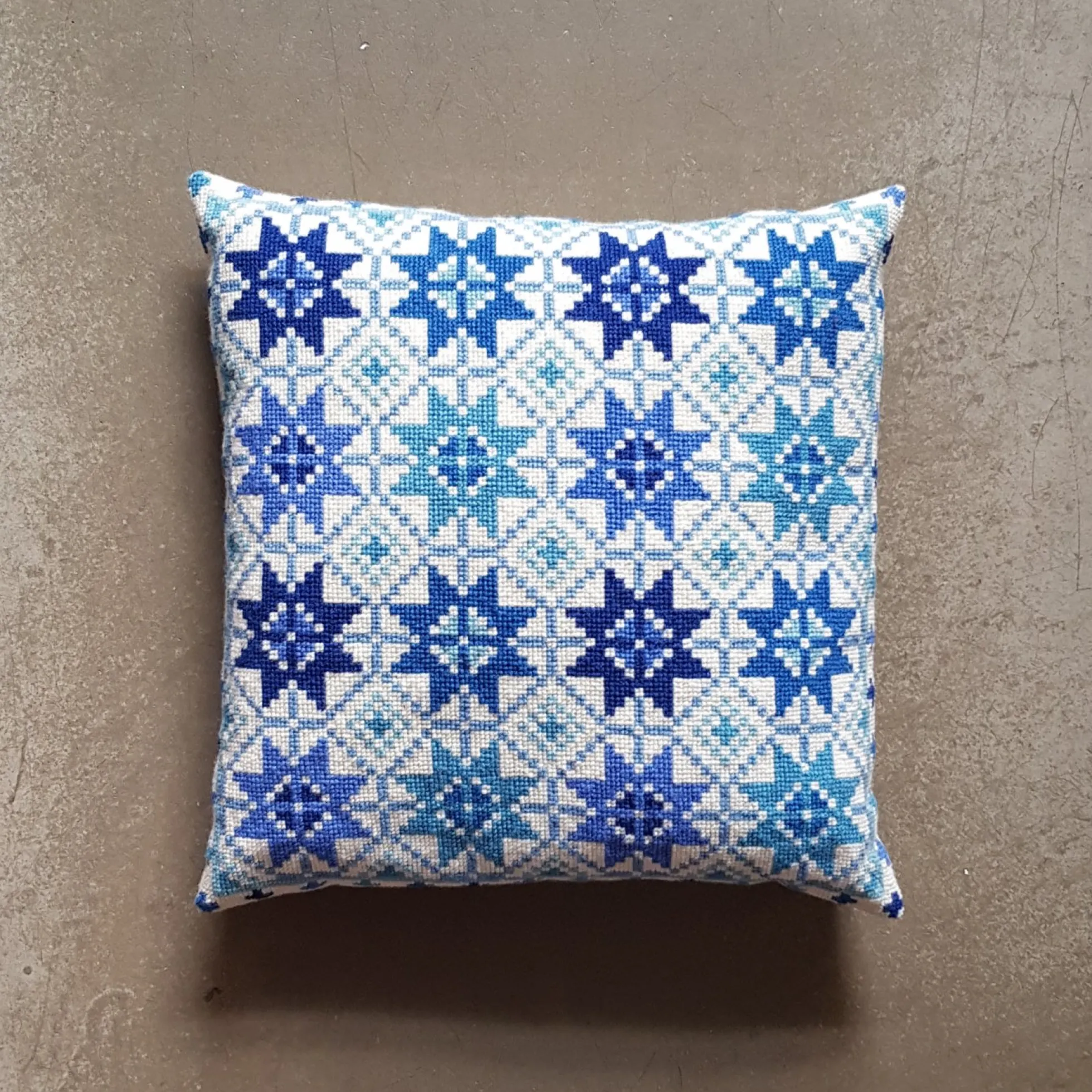 Lillis Stjärnor blå, broderikit
