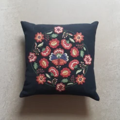 Liten Blomsterfrossa svart, broderikit