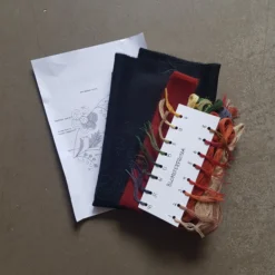 Liten Blomsterfrossa svart, broderikit