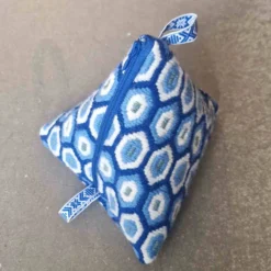 Sommarbroderi 2026 – Safir