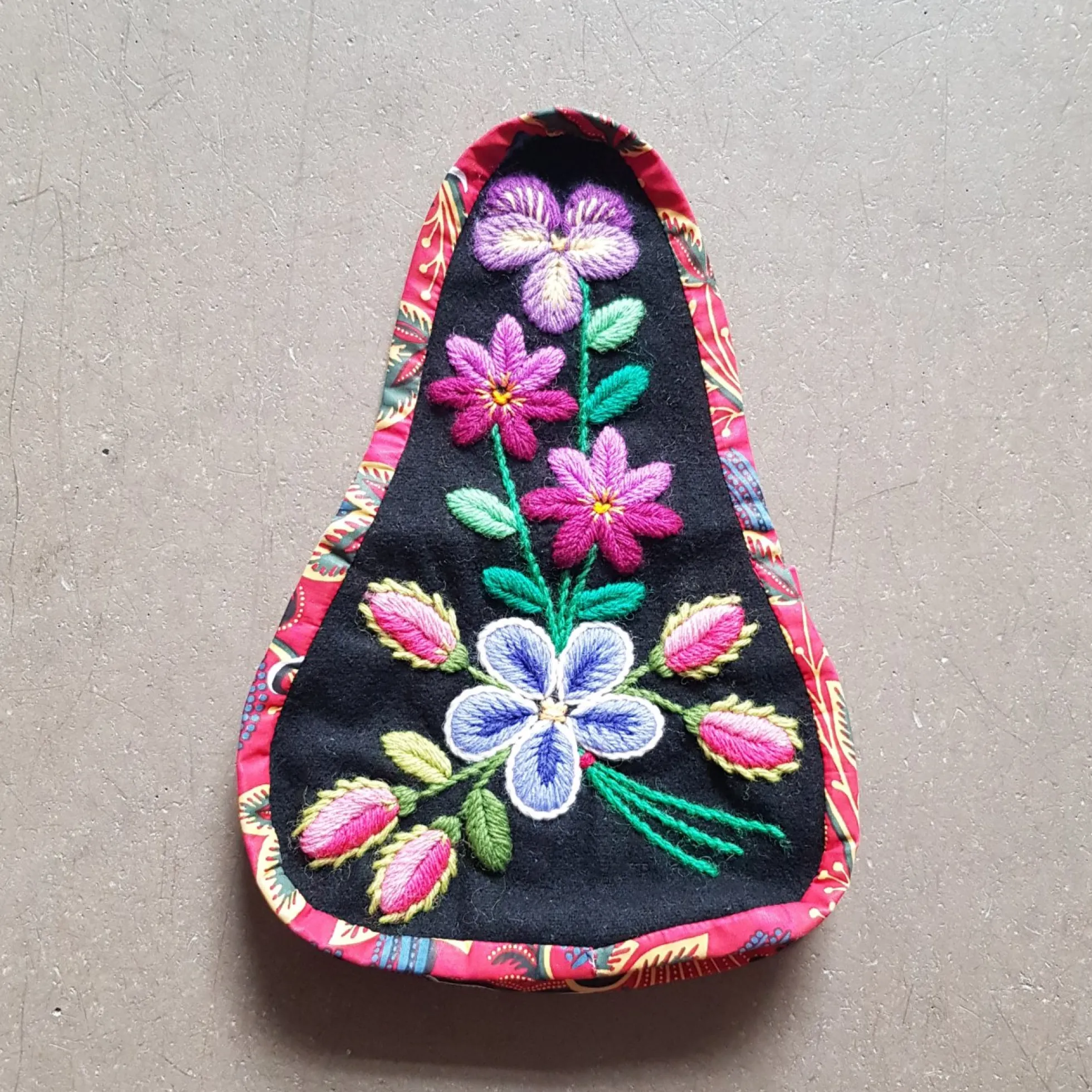 Sypåse Ros, broderikit