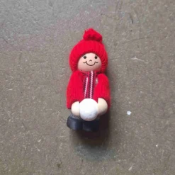 Tomte med snöboll