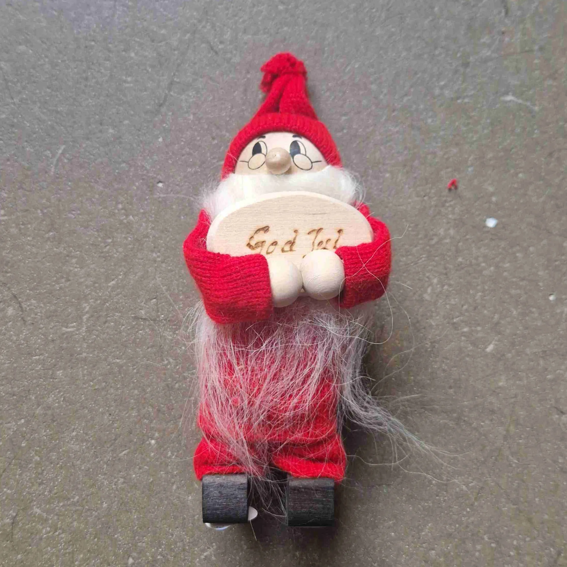 Tomte röd med julskylt