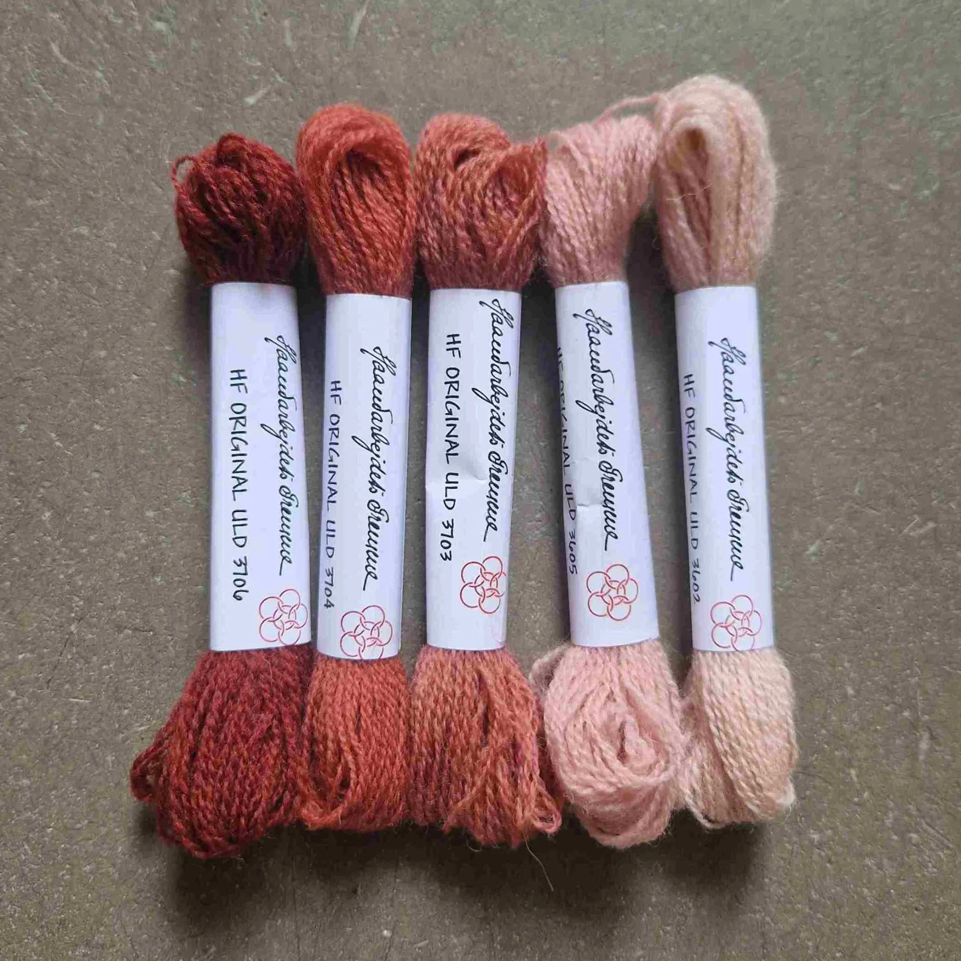 Ullgarn för broderi, nude