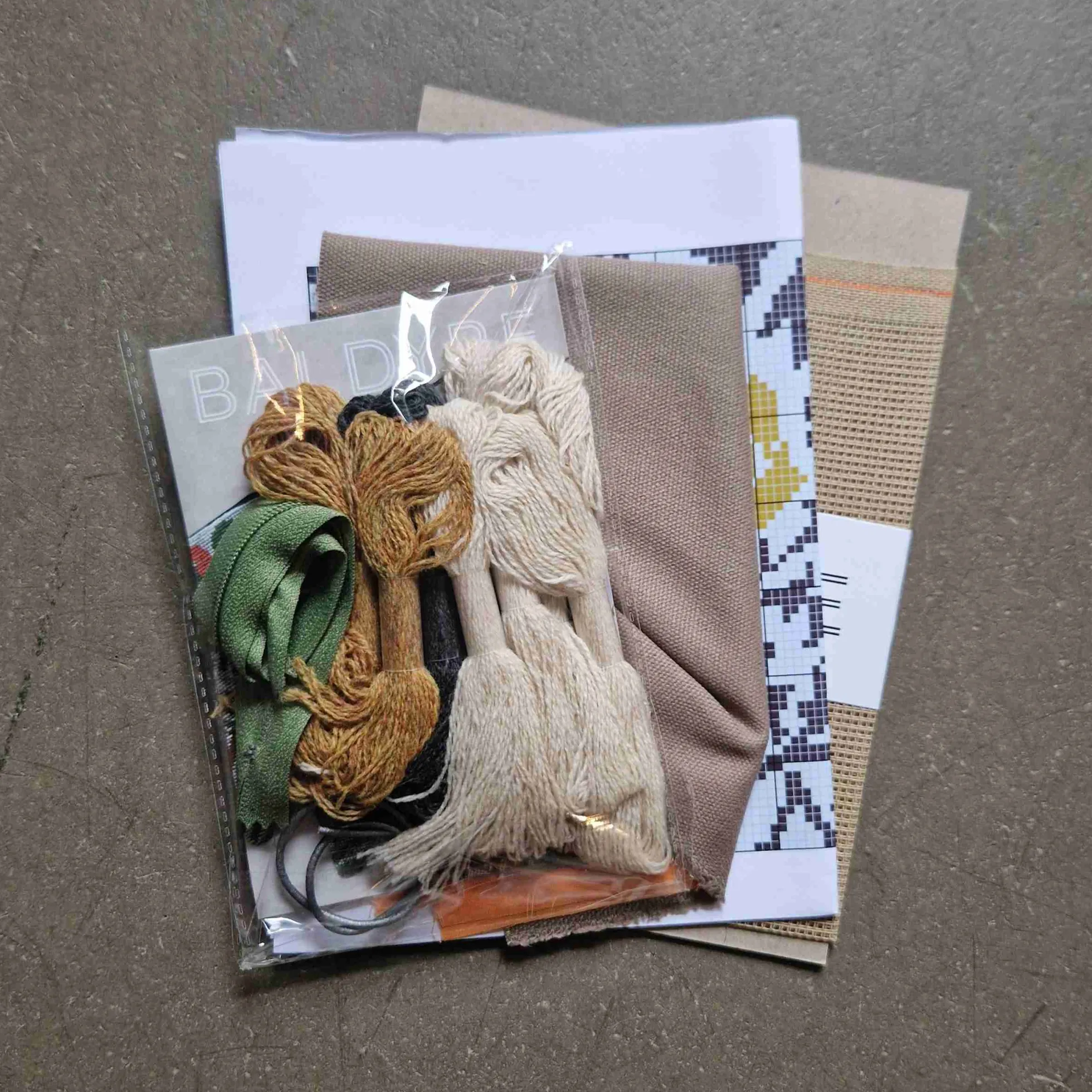 Vildros, broderikit börs
